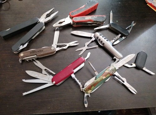 Lot swiss army type multi - 8,